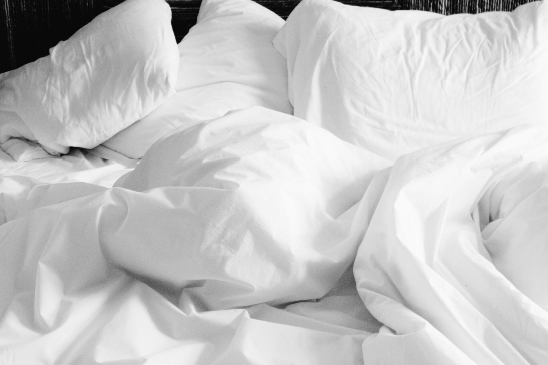 The Uses And Benefits Of Sleeping On Goose Down Pillows: Why It's Wort –  Lincove